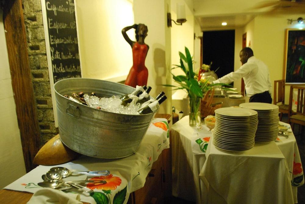 Hotel Restaurant Cyvadier Plage Жакмель Экстерьер фото