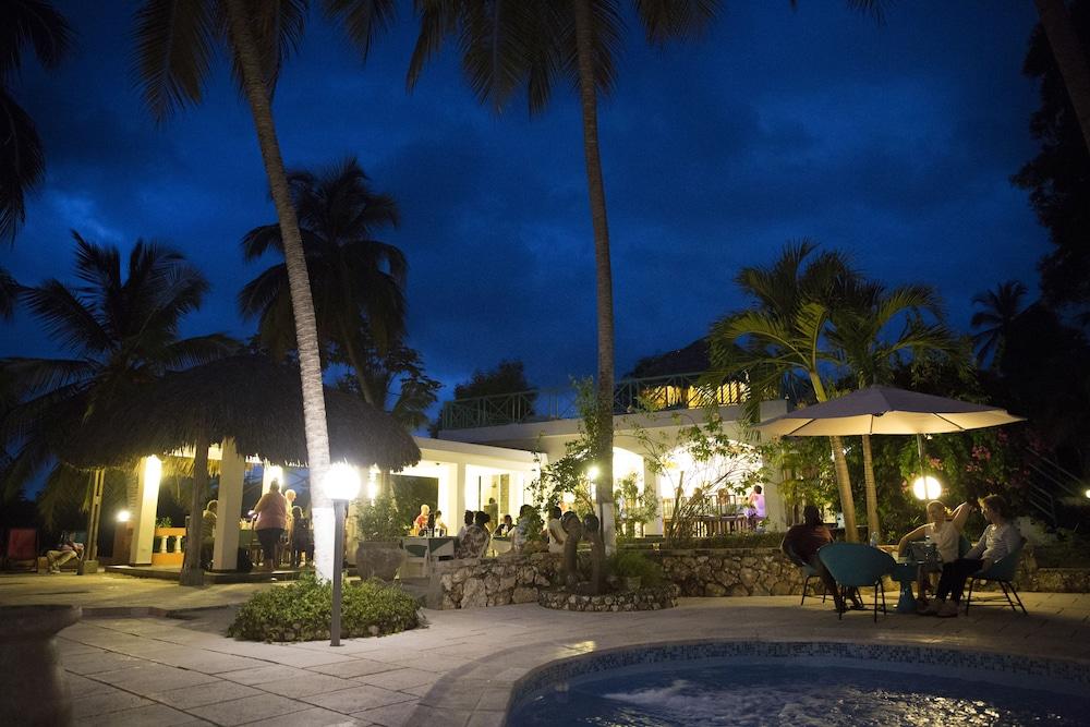 Hotel Restaurant Cyvadier Plage Жакмель Экстерьер фото